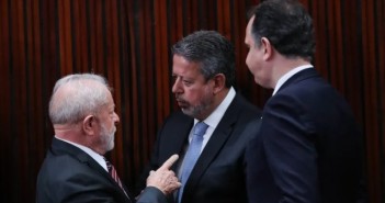 Lula cumprimenta Lira e Pacheco durante diplomação no TSE, na segunda (12) — Foto Wilton JuniorEstadão Conteúdo