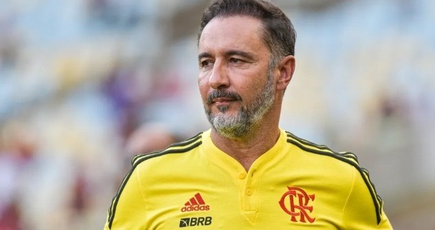 Vítor Pereira em estreia pelo Flamengo contra a Portuguesa