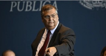 "Vamos rever certos aspectos da construção do Sistema Único de Segurança Pública (SUSP), por exemplo, o modo como o Fundo Nacional de Segurança Pública é distribuído, partilhado", discursou Dino