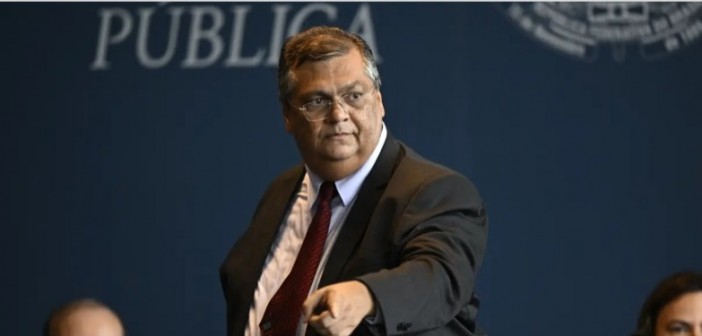 "Vamos rever certos aspectos da construção do Sistema Único de Segurança Pública (SUSP), por exemplo, o modo como o Fundo Nacional de Segurança Pública é distribuído, partilhado", discursou Dino