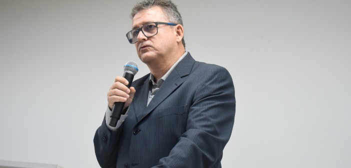 Professor Romildo Sampaio é engenheiro químico pela Universidade Federal de Sergipe, é mestre e doutor em engenharia de alimentos pela Universidade Estadual de Campinas