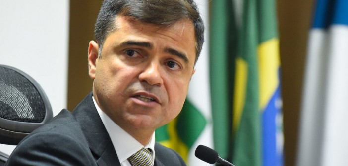 Sandoval Feitosa nasceu em Oeiras (PI) e formou-se em Engenharia Elétrica pela UFMA