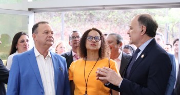 Governador Brandão, ministra Luciana e reitor Fernando